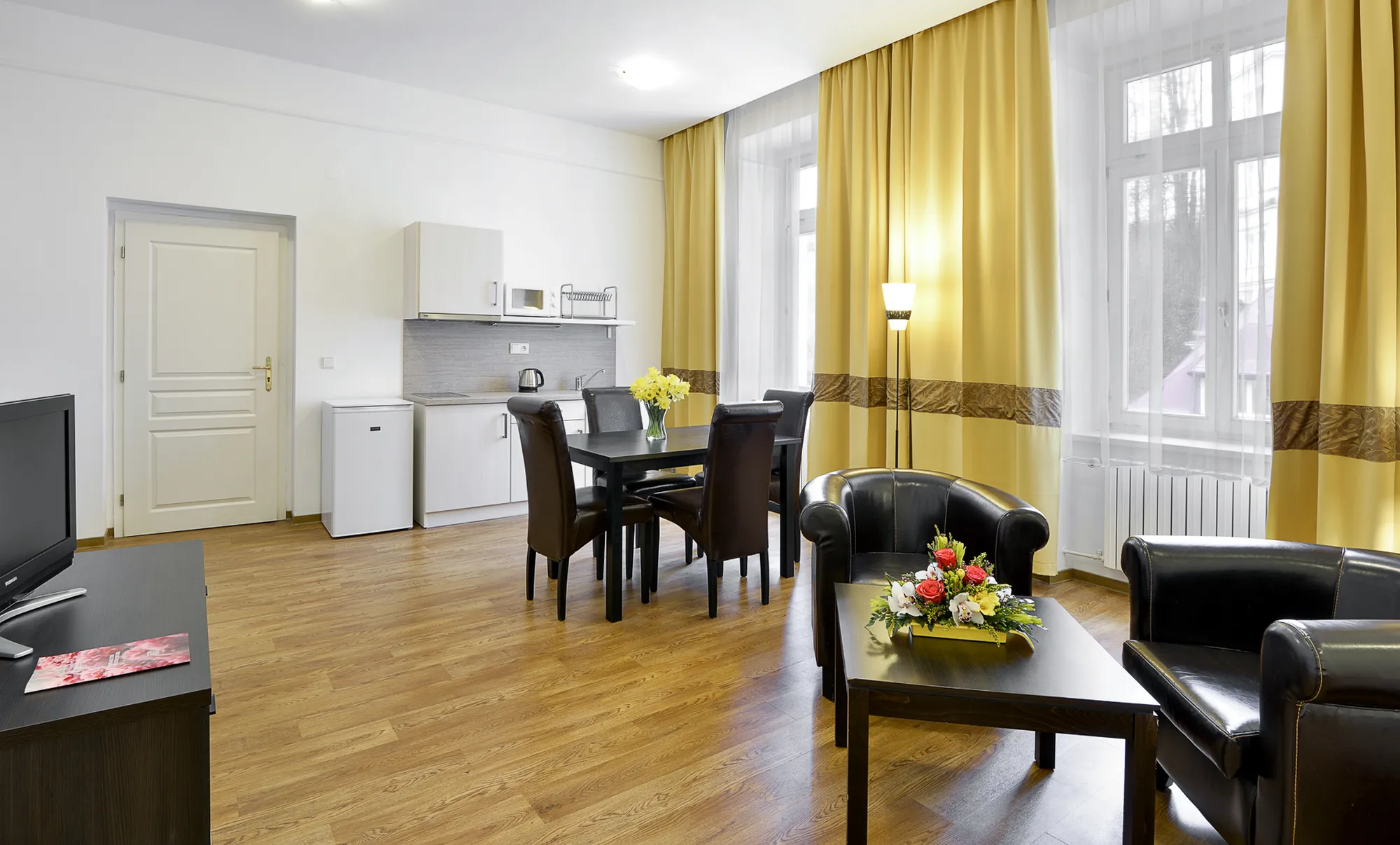 Studio Apartment gallery preview 2